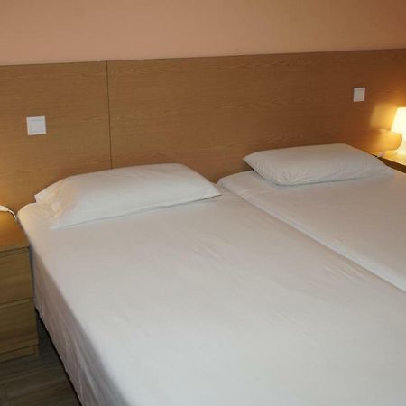 Hostal La Pared Торрес-де-ла-Аламеда Экстерьер фото