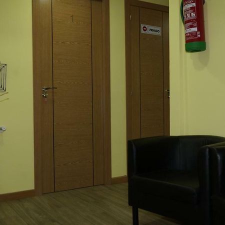 Hostal La Pared Торрес-де-ла-Аламеда Экстерьер фото