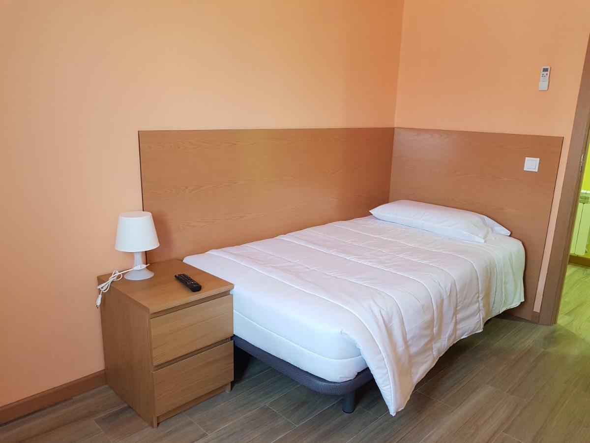 Hostal La Pared Торрес-де-ла-Аламеда Экстерьер фото