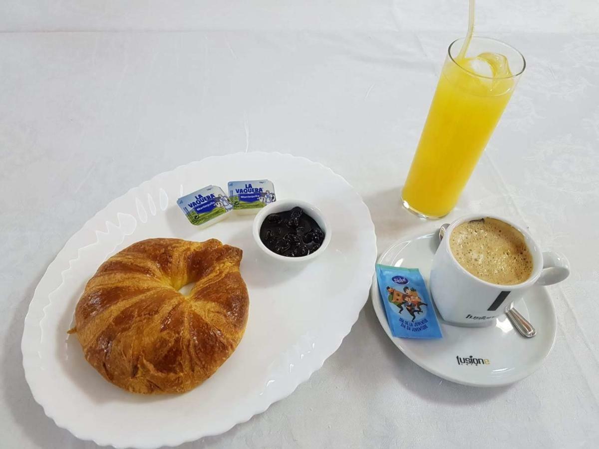 Hostal La Pared Торрес-де-ла-Аламеда Экстерьер фото