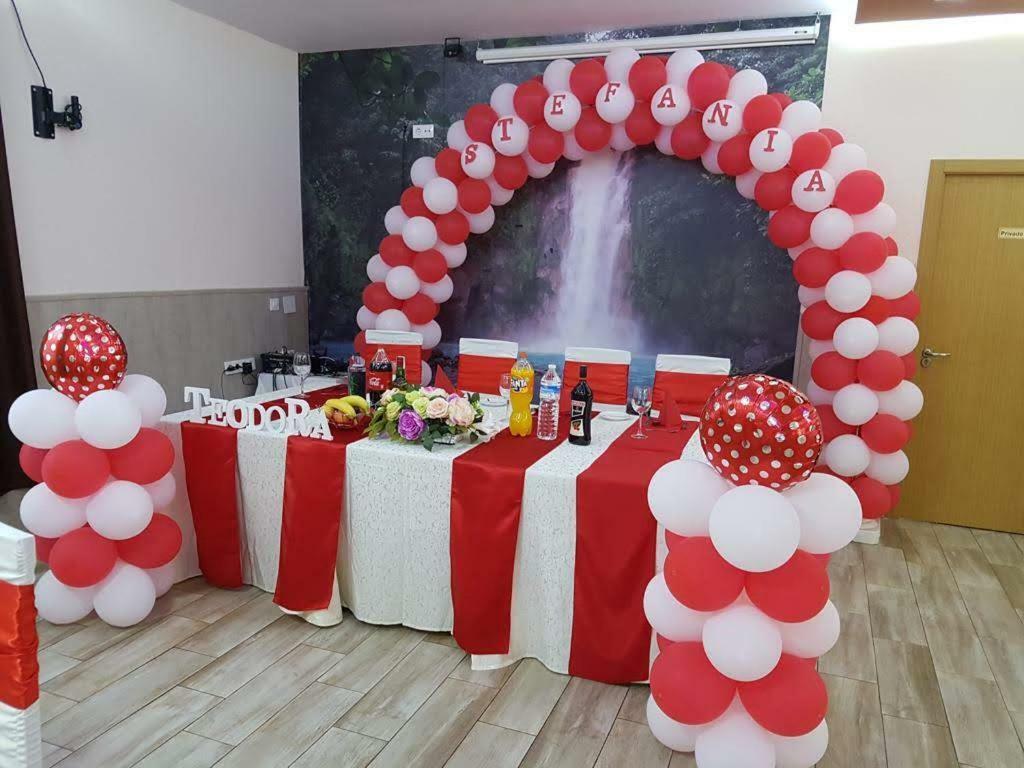 Hostal La Pared Торрес-де-ла-Аламеда Экстерьер фото