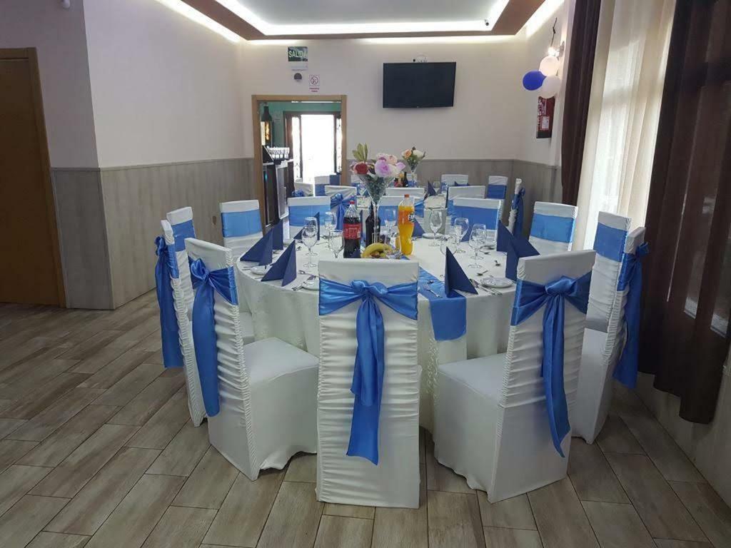 Hostal La Pared Торрес-де-ла-Аламеда Экстерьер фото