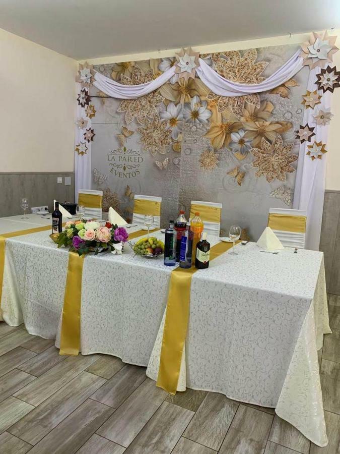 Hostal La Pared Торрес-де-ла-Аламеда Экстерьер фото