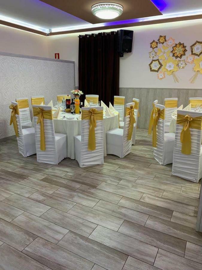 Hostal La Pared Торрес-де-ла-Аламеда Экстерьер фото