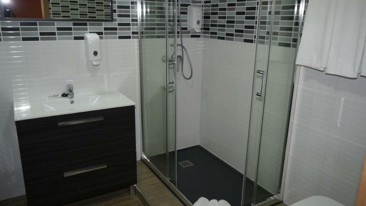 Hostal La Pared Торрес-де-ла-Аламеда Экстерьер фото