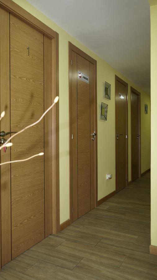 Hostal La Pared Торрес-де-ла-Аламеда Экстерьер фото