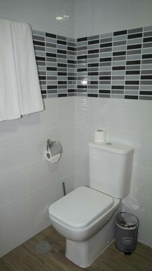 Hostal La Pared Торрес-де-ла-Аламеда Экстерьер фото