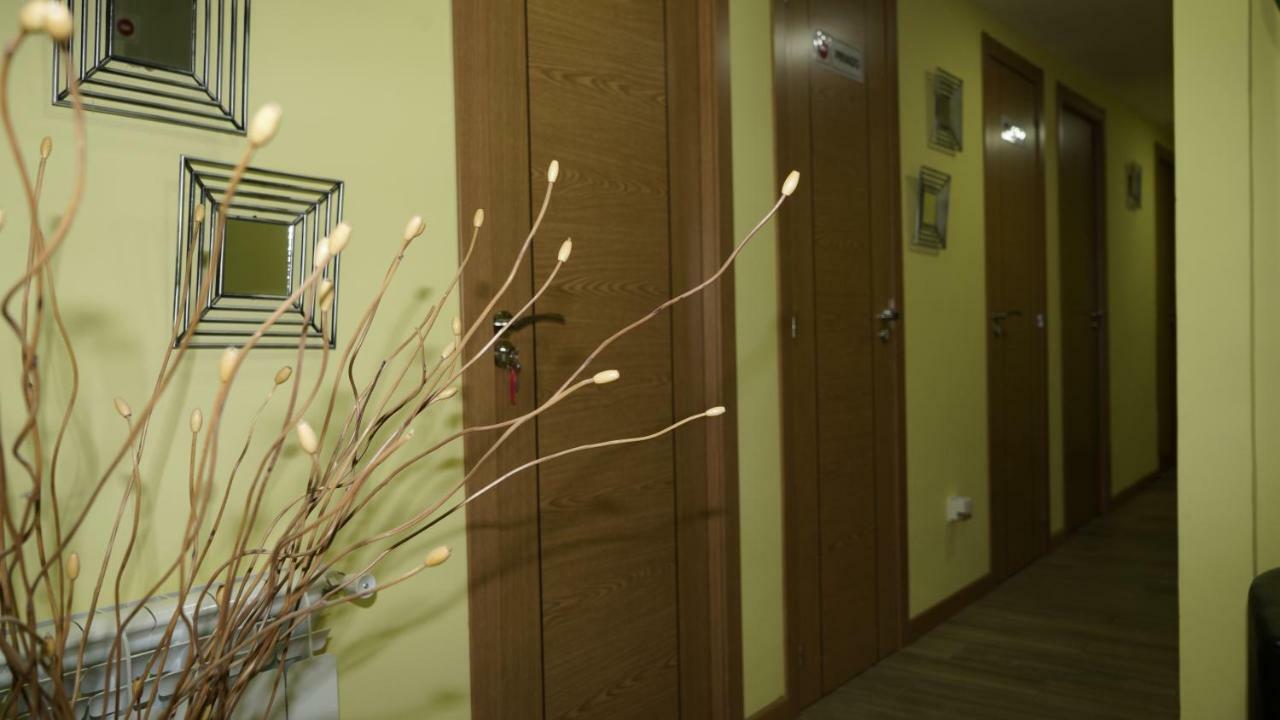 Hostal La Pared Торрес-де-ла-Аламеда Экстерьер фото