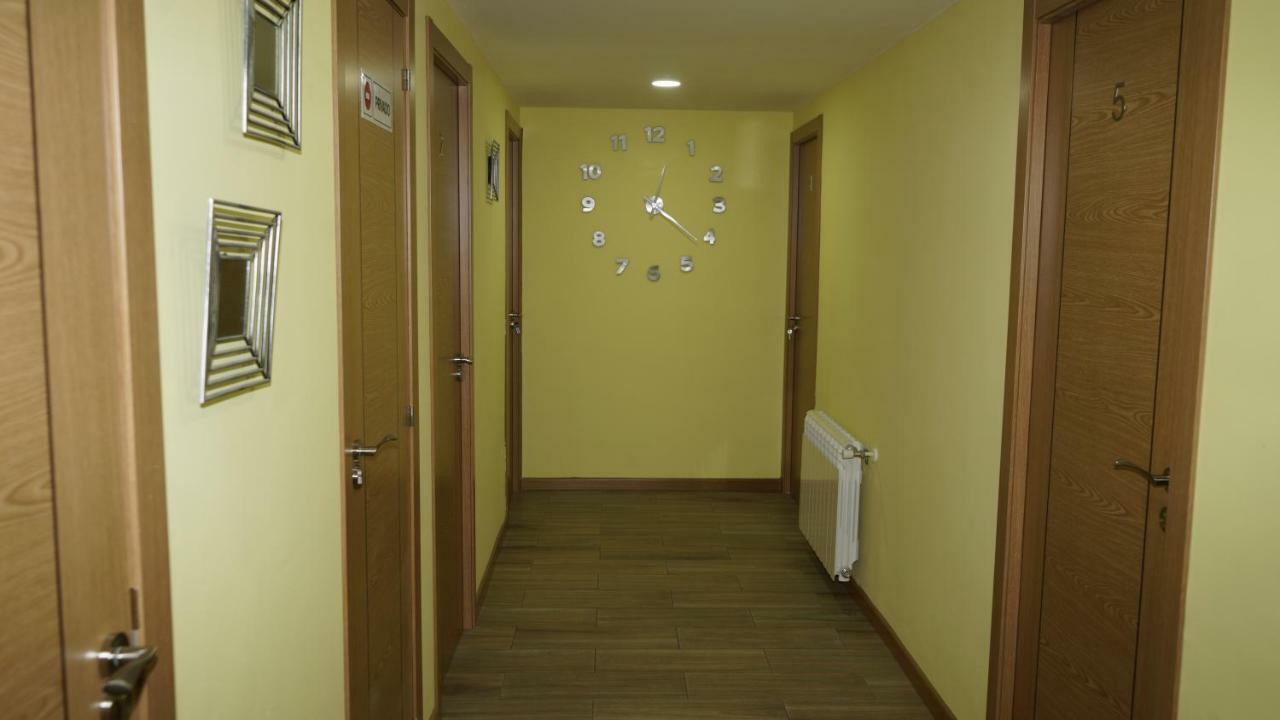 Hostal La Pared Торрес-де-ла-Аламеда Экстерьер фото